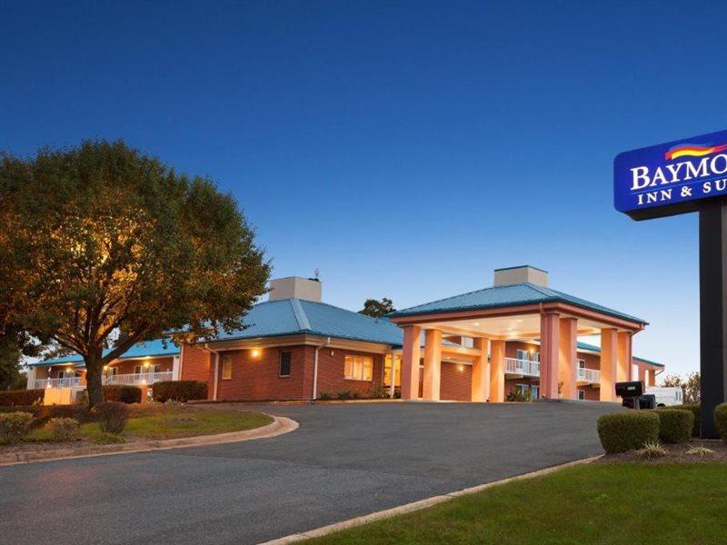 Baymont By Wyndham Warrenton Hotel Bagian luar foto