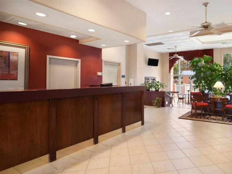 Baymont By Wyndham Warrenton Hotel Bagian luar foto
