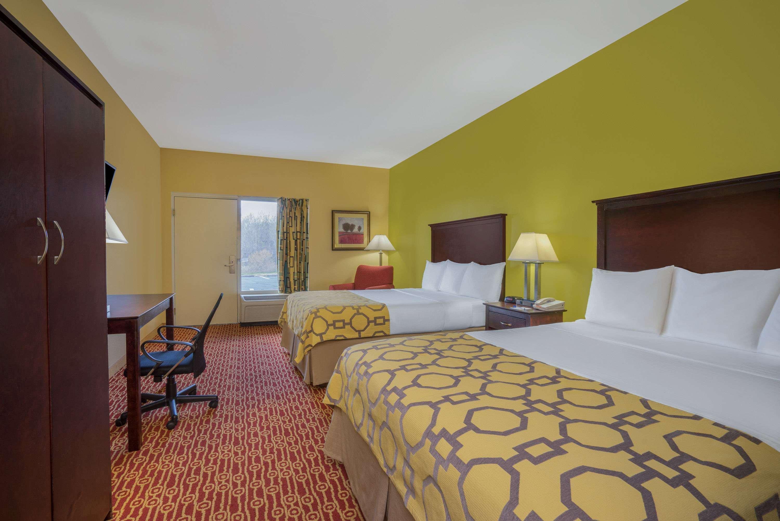 Baymont By Wyndham Warrenton Hotel Bagian luar foto