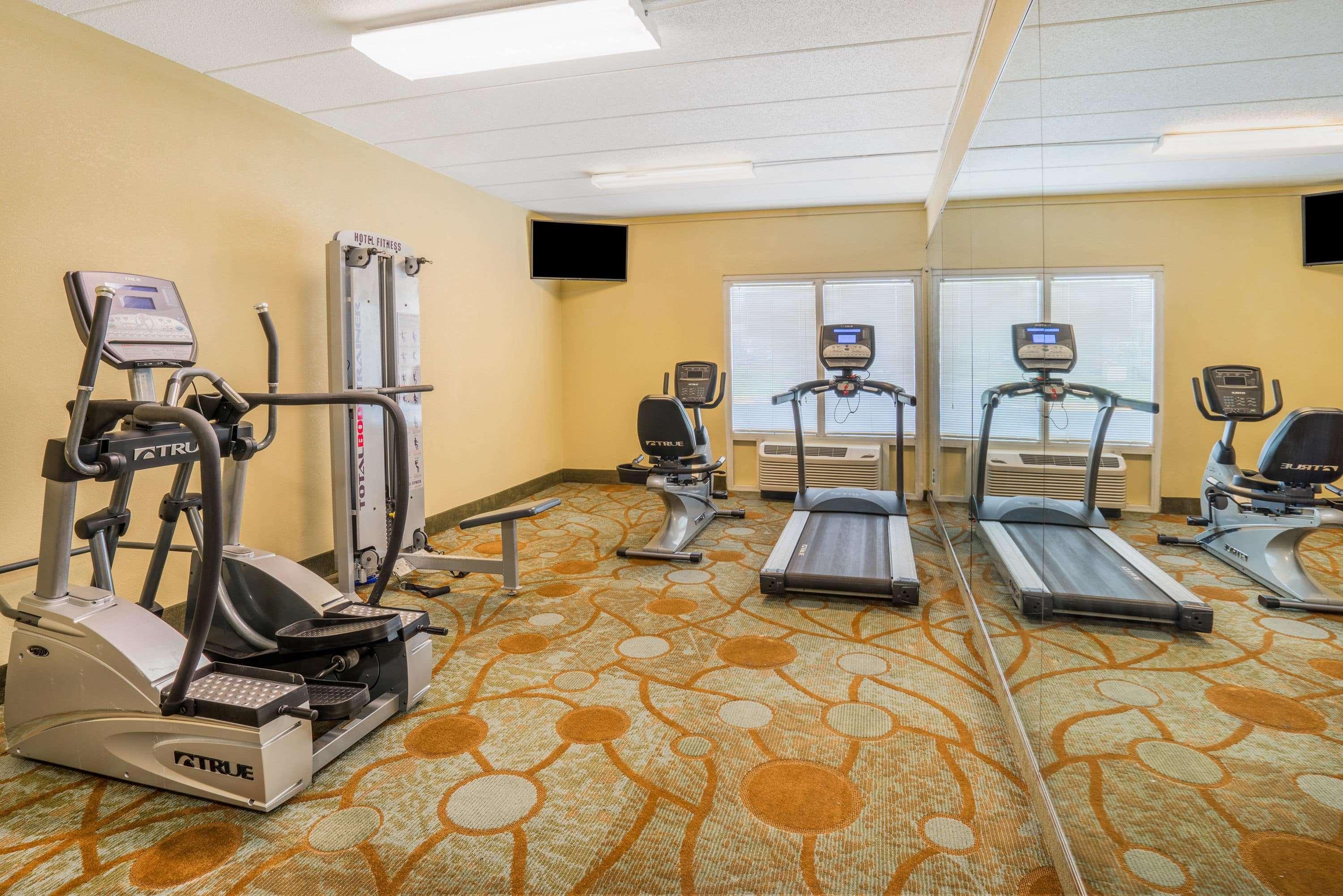 Baymont By Wyndham Warrenton Hotel Bagian luar foto