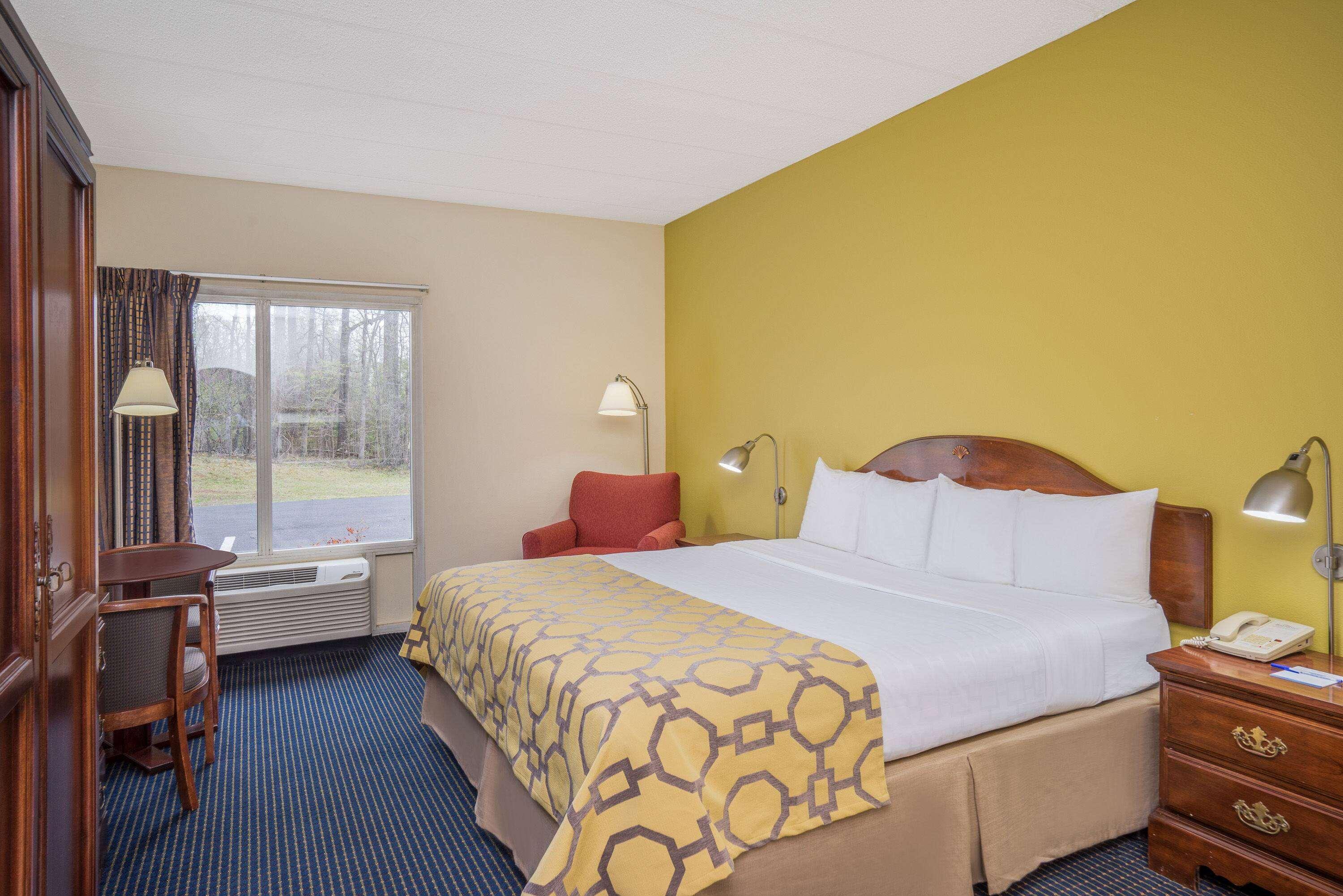 Baymont By Wyndham Warrenton Hotel Bagian luar foto
