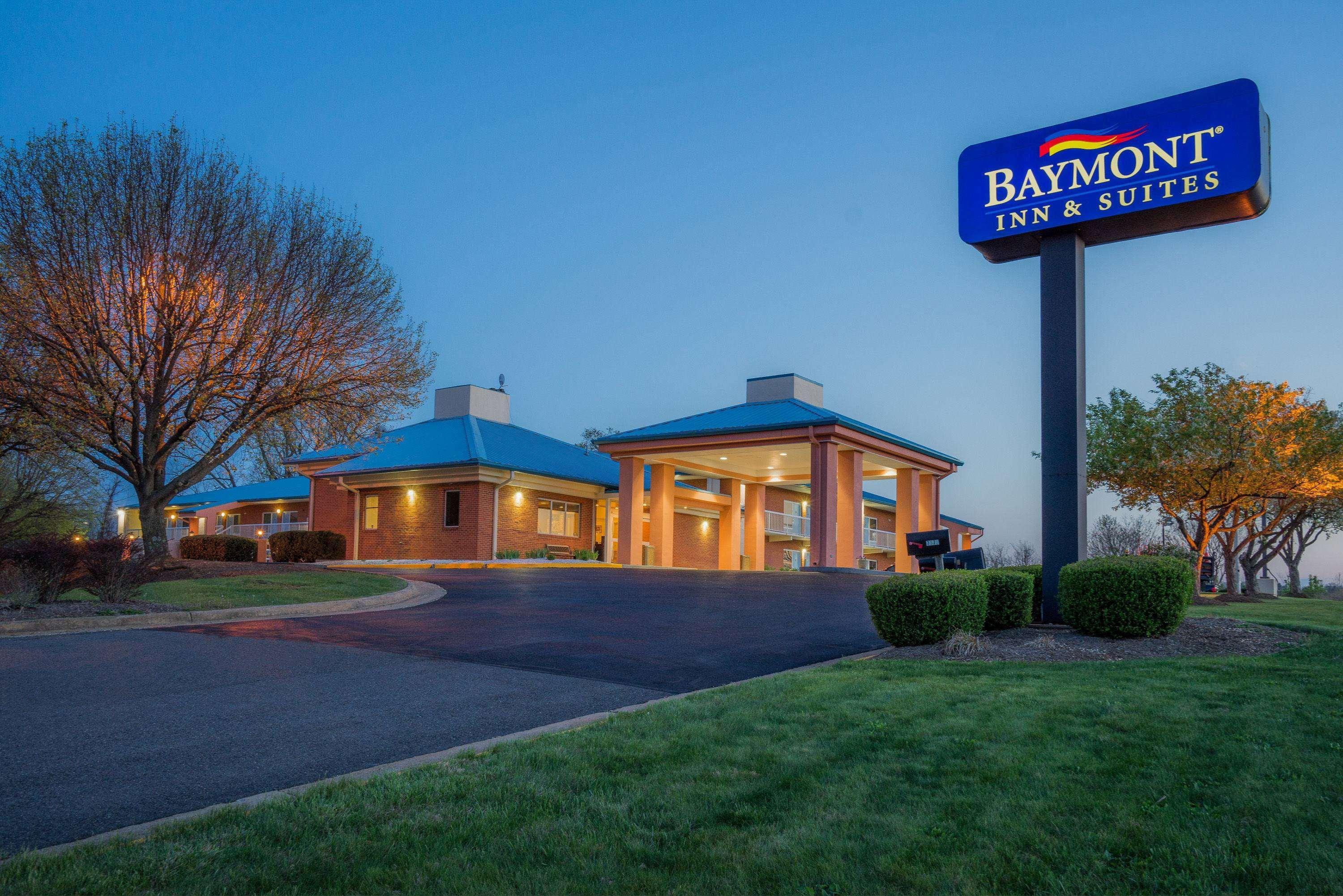 Baymont By Wyndham Warrenton Hotel Bagian luar foto