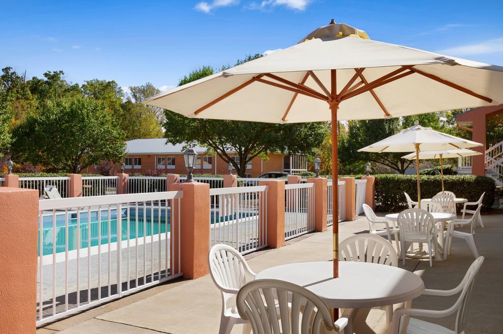 Baymont By Wyndham Warrenton Hotel Bagian luar foto