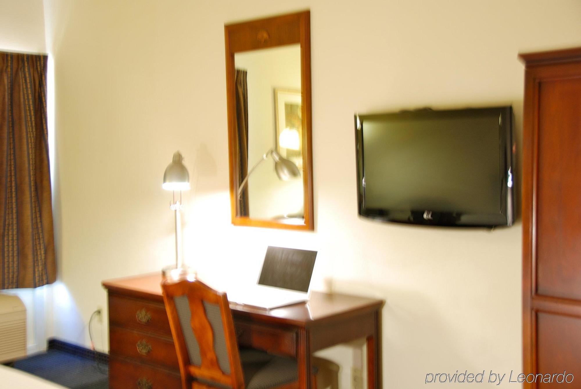 Baymont By Wyndham Warrenton Hotel Bagian luar foto