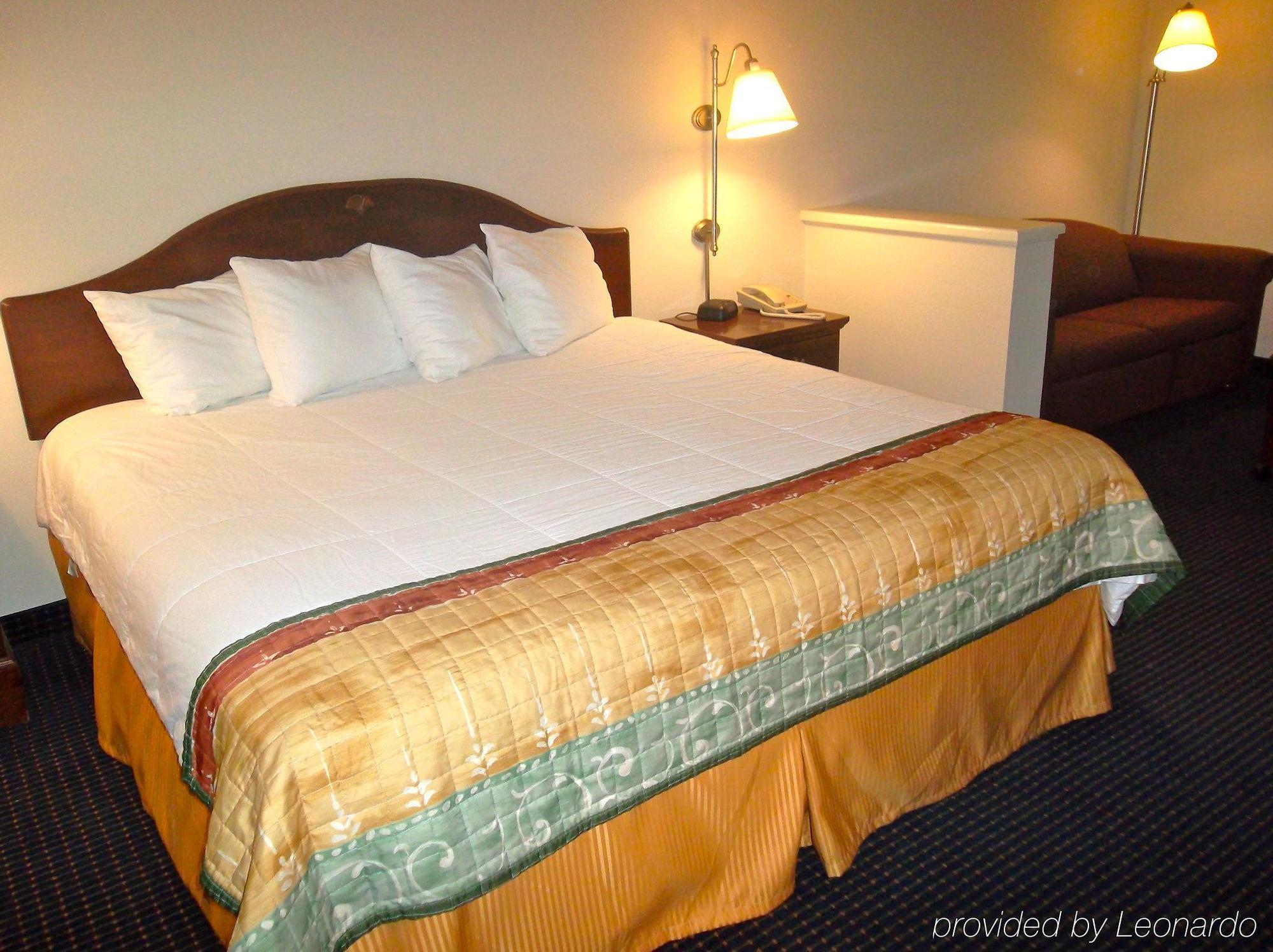Baymont By Wyndham Warrenton Hotel Bagian luar foto
