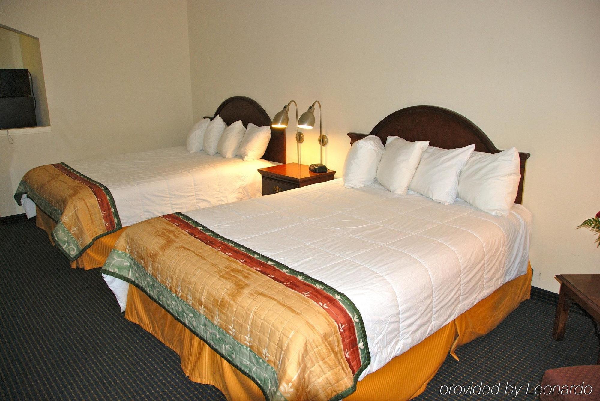 Baymont By Wyndham Warrenton Hotel Bagian luar foto