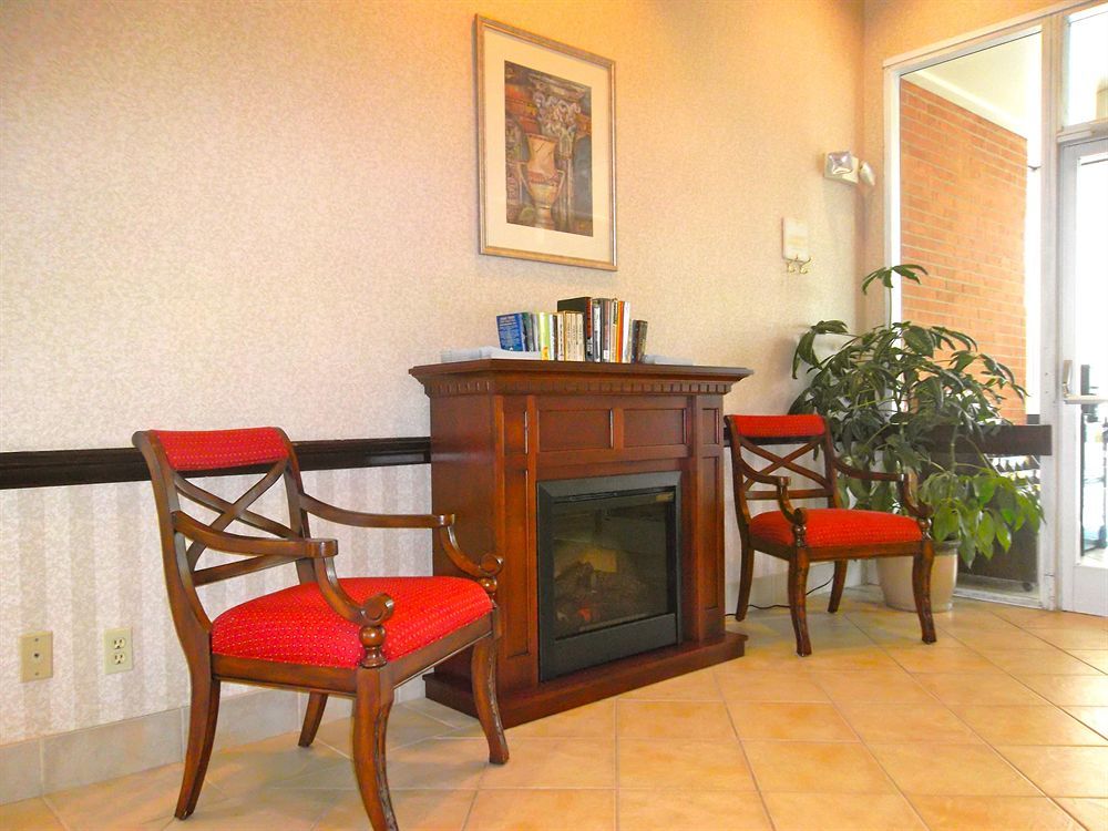 Baymont By Wyndham Warrenton Hotel Bagian luar foto