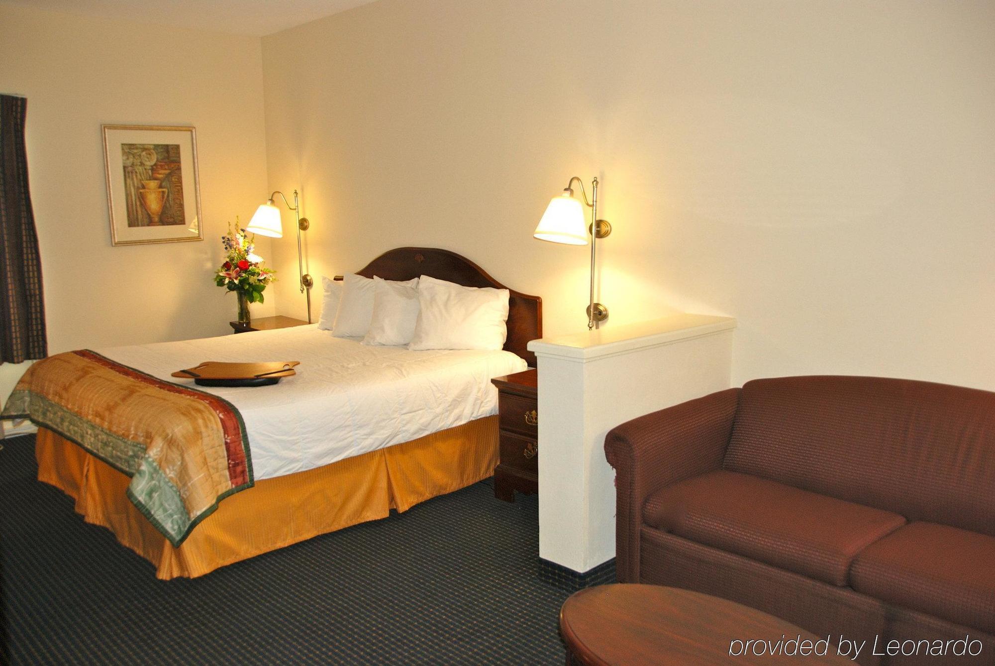 Baymont By Wyndham Warrenton Hotel Bagian luar foto