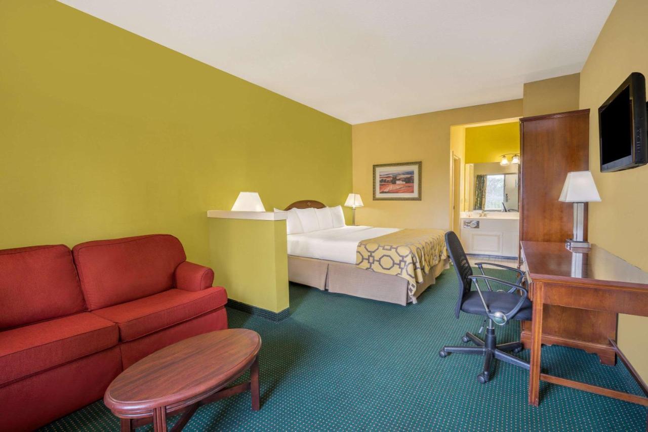Baymont By Wyndham Warrenton Hotel Bagian luar foto